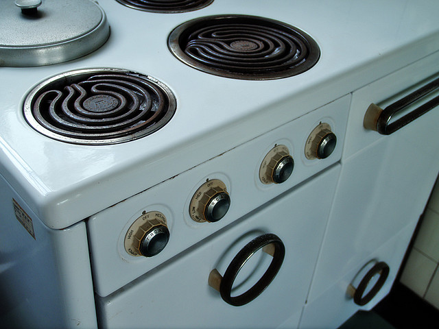 How to Make Your Electric Range Drip Pans Sparkle, Naturally