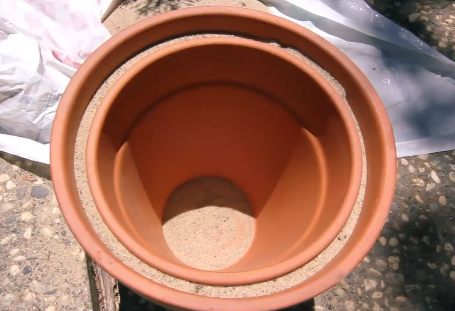 Make a Pot-in-Pot Refrigerator That Cools with No Electricity