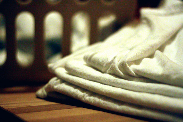 How to Use Vinegar to Deodorize Your Laundry