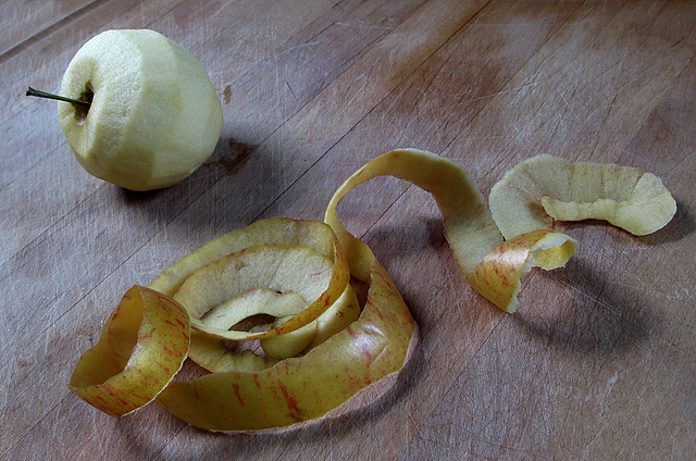 This Chef Shows You the Quickest Way to Peel Apples