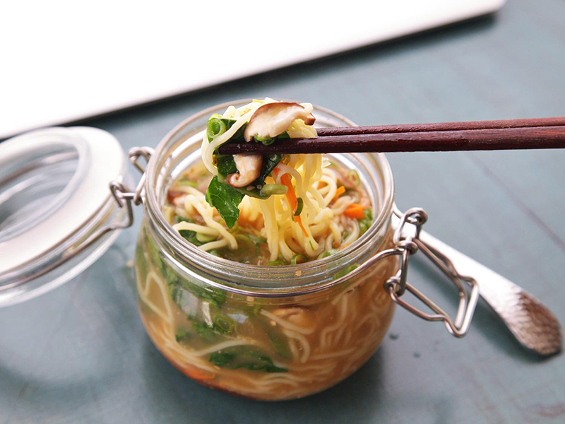 DIY Instant Noodles are the Perfect Hot Lunch for Technicians