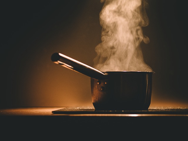 Clean Burnt Cooking Pans with Vinegar and Baking Soda