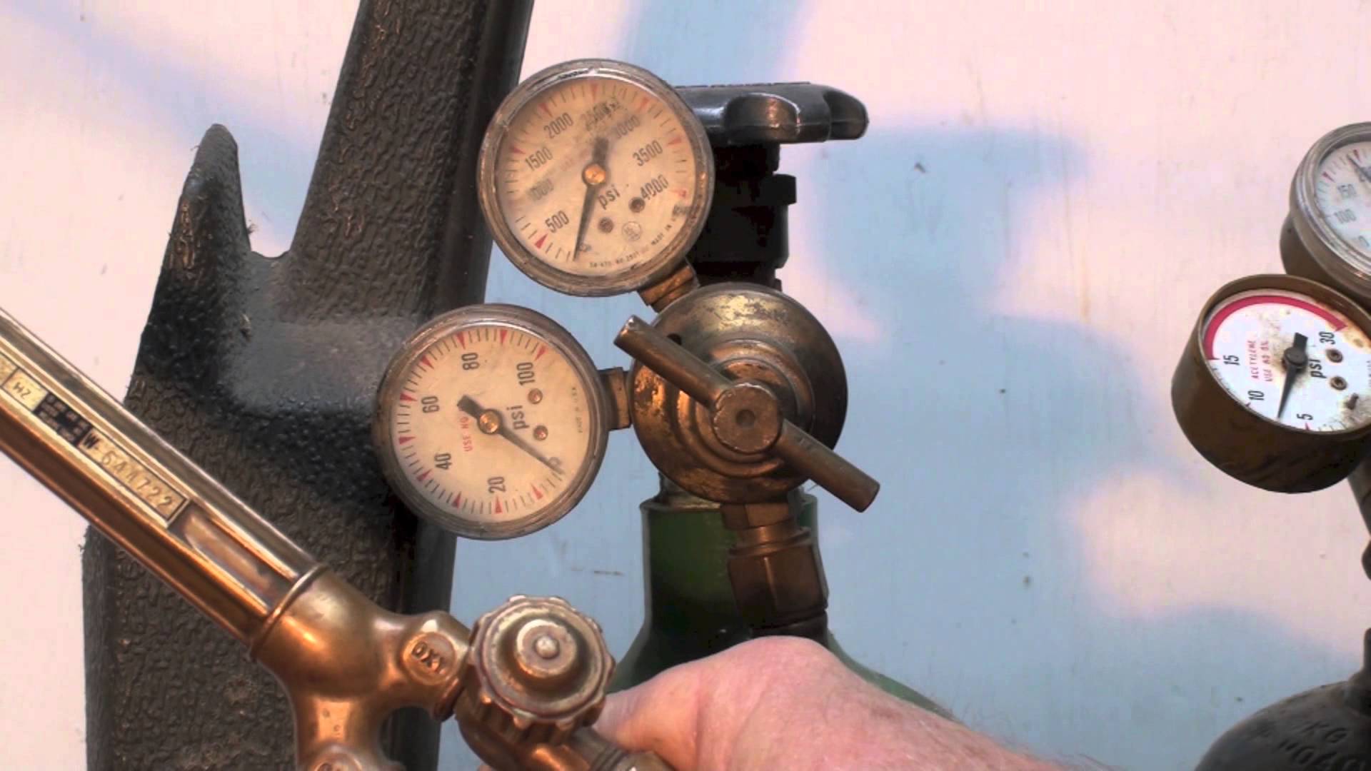 How to Properly Turn off the Oxygen / Acetylene Torch Appliance Video