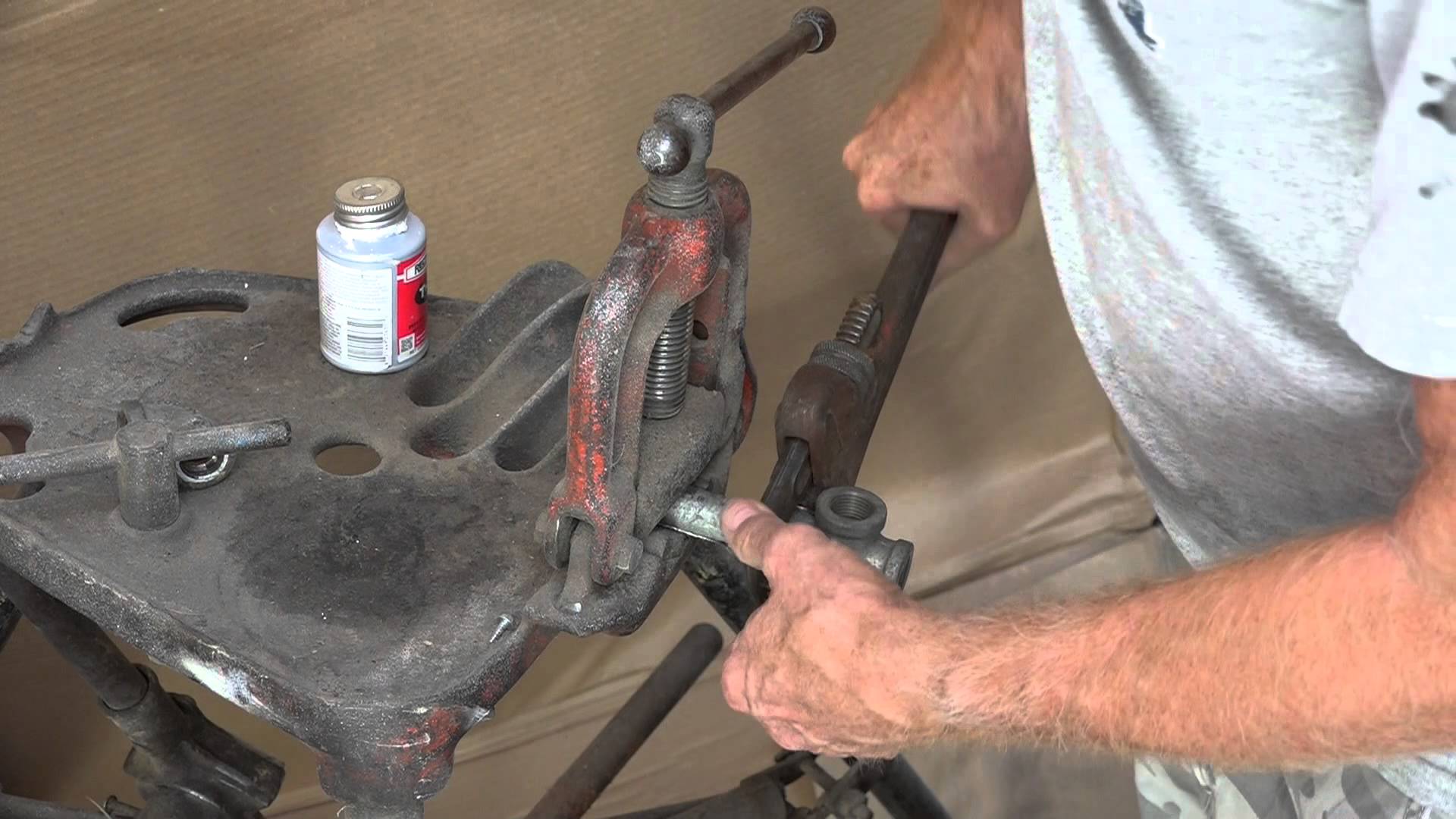 How to Properly Utilize the Pipe Wrench Appliance Video